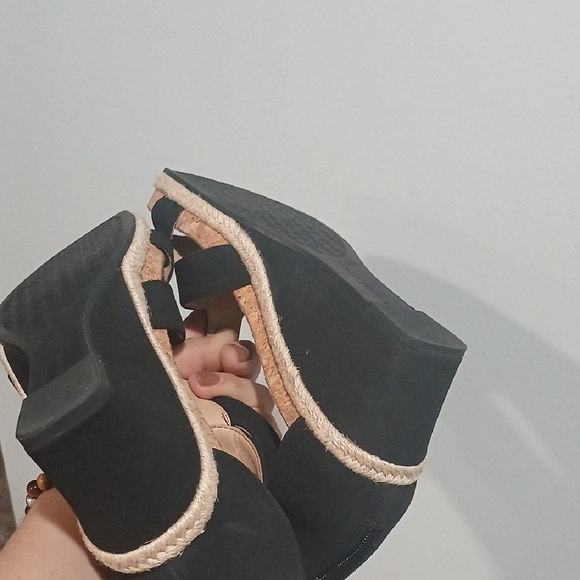 Women's Black Wedge Sandals, Gentle Used, Excellent Conditions, Sz 9 - Picture 5 of 9